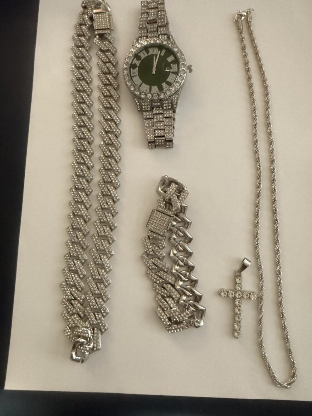 4-piece Men's Quartz Fashion Watch and Jewelry Set - Alloy